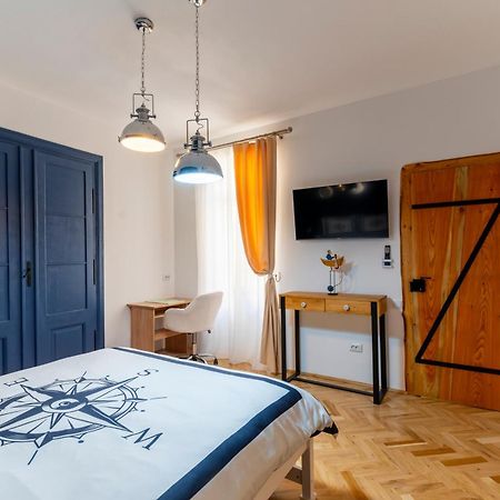 Luxurious Apartment In Old Town - Ultra Central 布拉索夫 外观 照片